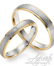 Обручальные кольца из желтого и белого золота с бриллиантом