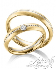 Обручальные кольца из белого и желтого, матированного золота, с бриллиантами